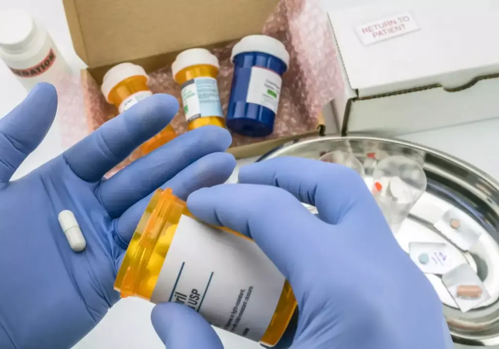 A clinical laboratory setting, illuminated by soft, diffused lighting. On a clean, white countertop, a display of various antiplatelet medication bottles and blister packs, arranged neatly. The medications are prominently featured, their labels and packaging clearly visible. In the background, medical charts, equipment, and a subtle hint of a cardiology environment establish the context. The overall mood is one of professionalism, attention to detail, and the importance of these crucial medications in the treatment of myocardial infarction.