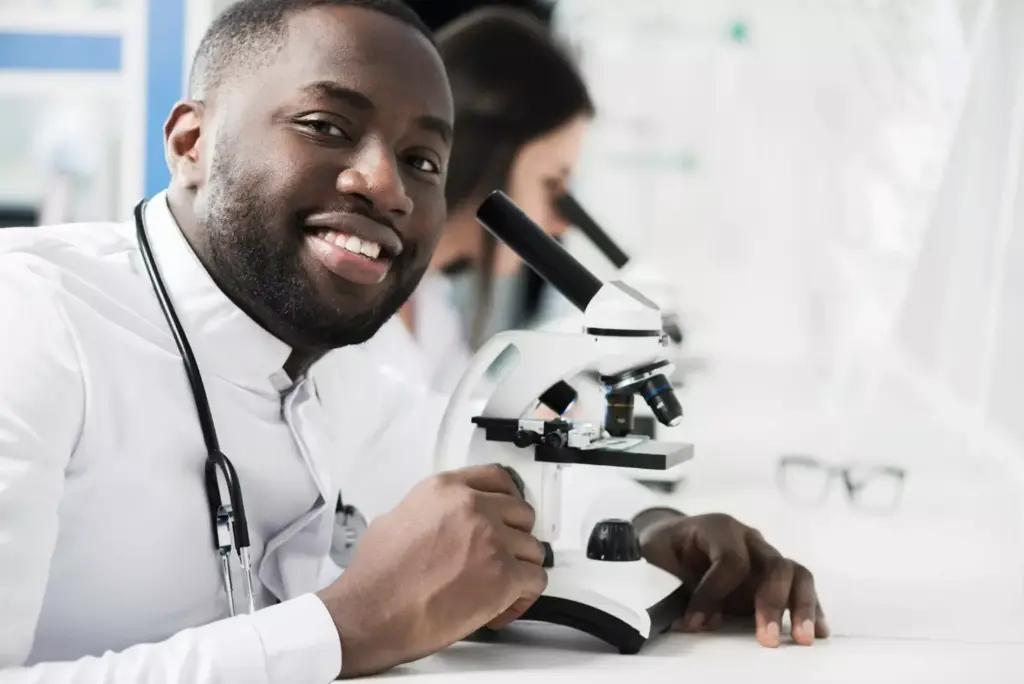 A detailed microscopic view of squamous cell lung carcinoma, capturing the abnormal, irregularly shaped and rapidly proliferating cancer cells characteristic of this aggressive form of lung cancer. The image should be rendered in a realistic, scientific style with a sharp focus, high contrast, and neutral lighting to clearly illustrate the disease's cellular pathology. The background should be a plain, neutral-toned setting to direct the viewer's attention to the prominent cancerous cells in the foreground. Subtle textures and shading should be used to convey the cellular complexity and malignant nature of the squamous cell carcinoma.