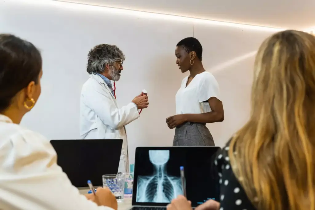 A highly detailed, realistic scan of a cancerous lung, showcasing the characteristic squamous cell carcinoma. The image should have a clinical, analytical feel, with crisp, high-resolution clarity. The focal point should be a cross-section of the affected lung, revealing the irregular, scaly tumor growth within the alveolar tissue. Surrounding this, depict the intricate network of bronchioles and blood vessels, conveying the complex, invasive nature of the disease. Use muted, desaturated tones to evoke a sense of seriousness and medical seriousness. Employ subtle, directional lighting to highlight the textural details of the affected lung, creating depth and dimensionality. The overall composition should be balanced and symmetrical, lending an authoritative, scientific air to the image. A highly detailed, realistic scan of a cancerous lung, showcasing the characteristic squamous cell carcinoma. The image should have a clinical, analytical feel, with crisp, high-resolution clarity. The focal point should be a cross-section of the affected lung, revealing the irregular, scaly tumor growth within the alveolar tissue. Surrounding this, depict the intricate network of bronchioles and blood vessels, conveying the complex, invasive nature of the disease. Use muted, desaturated tones to evoke a sense of seriousness and medical seriousness. Employ subtle, directional lighting to highlight the textural details of the affected lung, creating depth and dimensionality. The overall composition should be balanced and symmetrical, lending an authoritative, scientific air to the image.