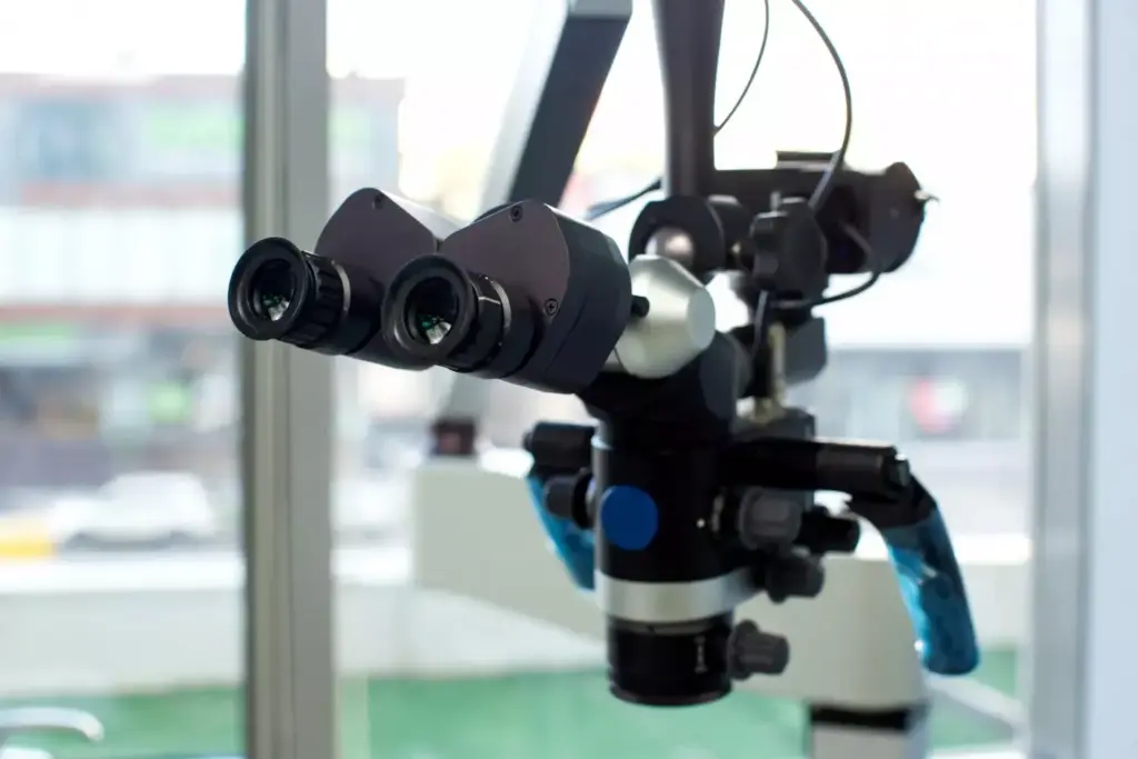 A surgical suite bathed in soft, warm lighting. In the foreground, a compact, high-tech robotic arm hovers gracefully over a patient, its delicate instruments poised for a minimally invasive procedure. The mid-ground reveals the surgeon, their movements precise and controlled, guiding the robotic system with deft precision. In the background, a wall-mounted display showcases real-time imaging, providing vital data to inform the surgical decision-making. The scene radiates a sense of technological innovation, medical expertise, and a commitment to patient care, capturing the evolution of minimally invasive surgery.