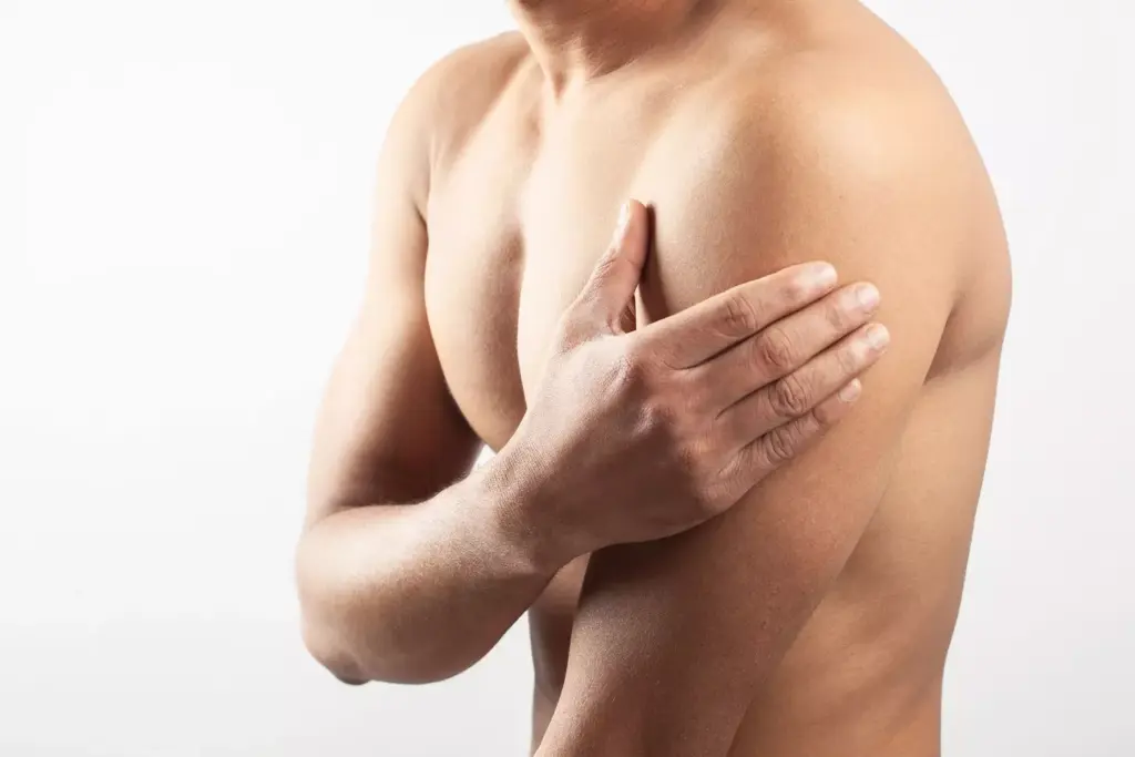 Aching in Shoulder Blades Then Chest Pain