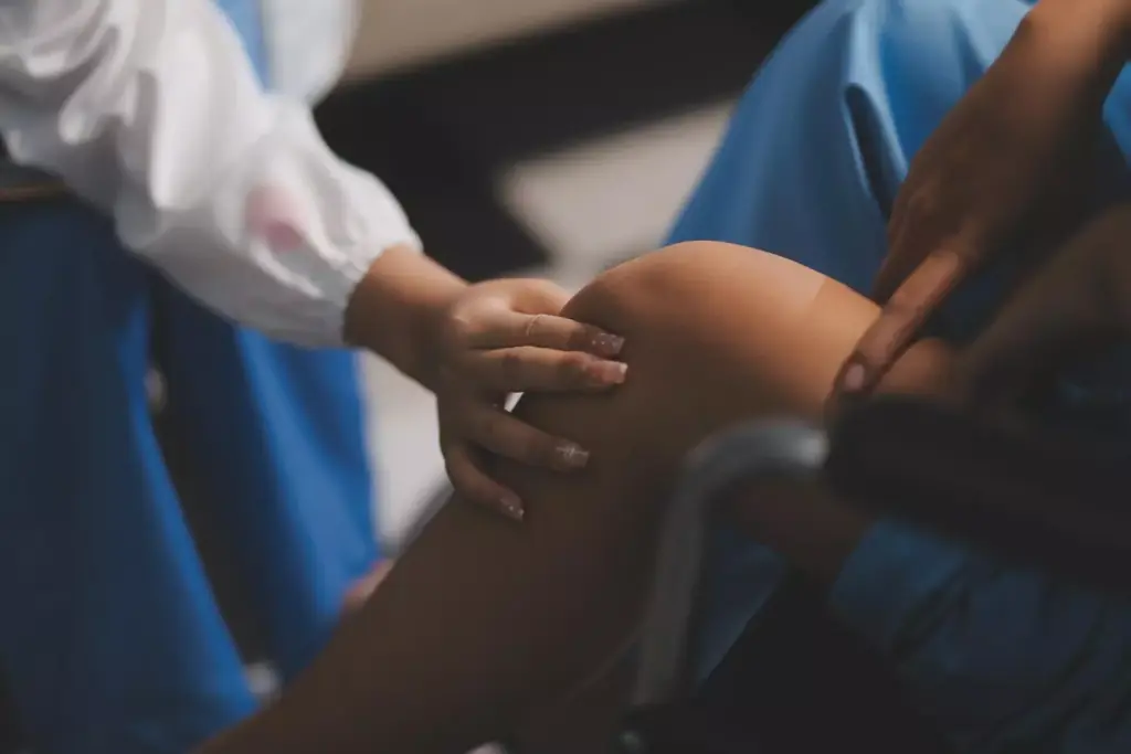 a close-up view of a human knee during an ACL reconstruction surgery, showing the incision, the surgical instruments used, and the underlying anatomy of the joint. The image should be captured from a low angle, providing a detailed, technical perspective on the procedure. The lighting should be bright and clear, casting sharp shadows that highlight the surgical details. The mood should be one of clinical precision and focus, conveying the complexity and importance of the operation. The image should not include any distracting elements, but rather focus solely on the knee and the surgical process.