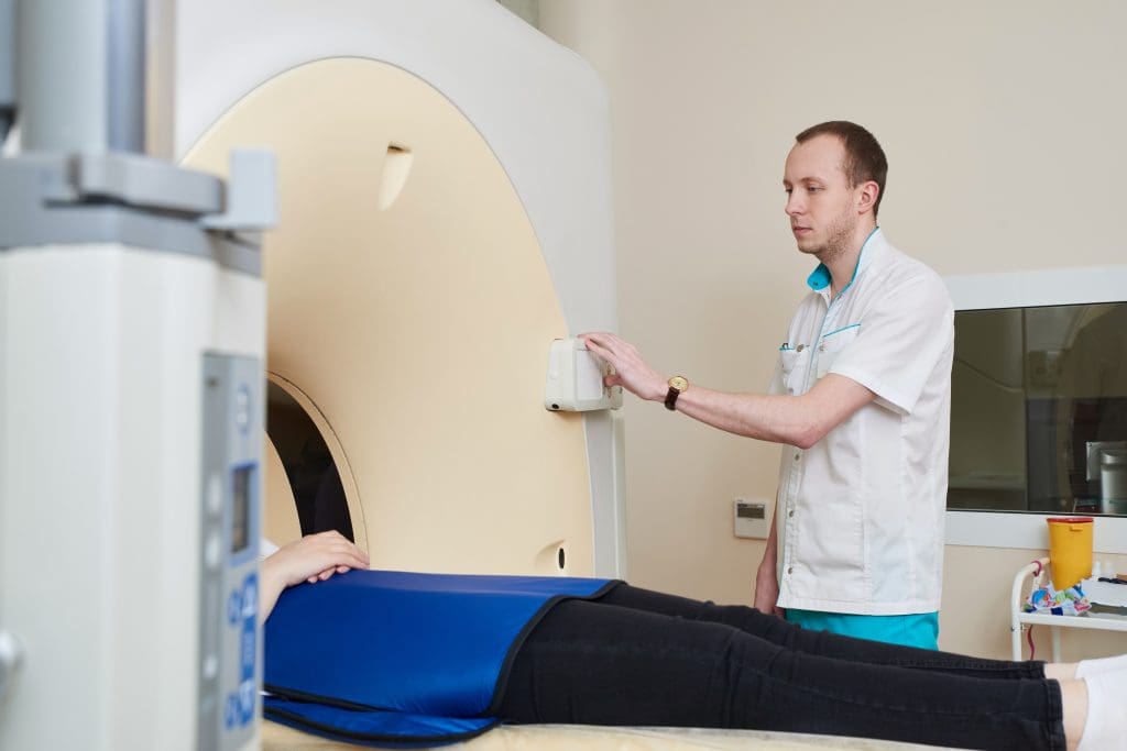 doctor preparing patient mri LIV Hospital