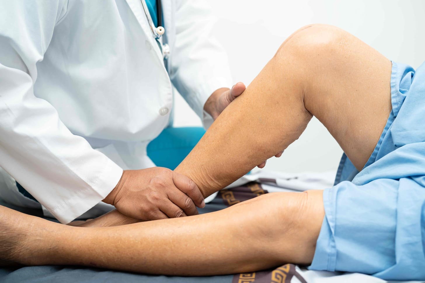 how long does a knee scope surgery take