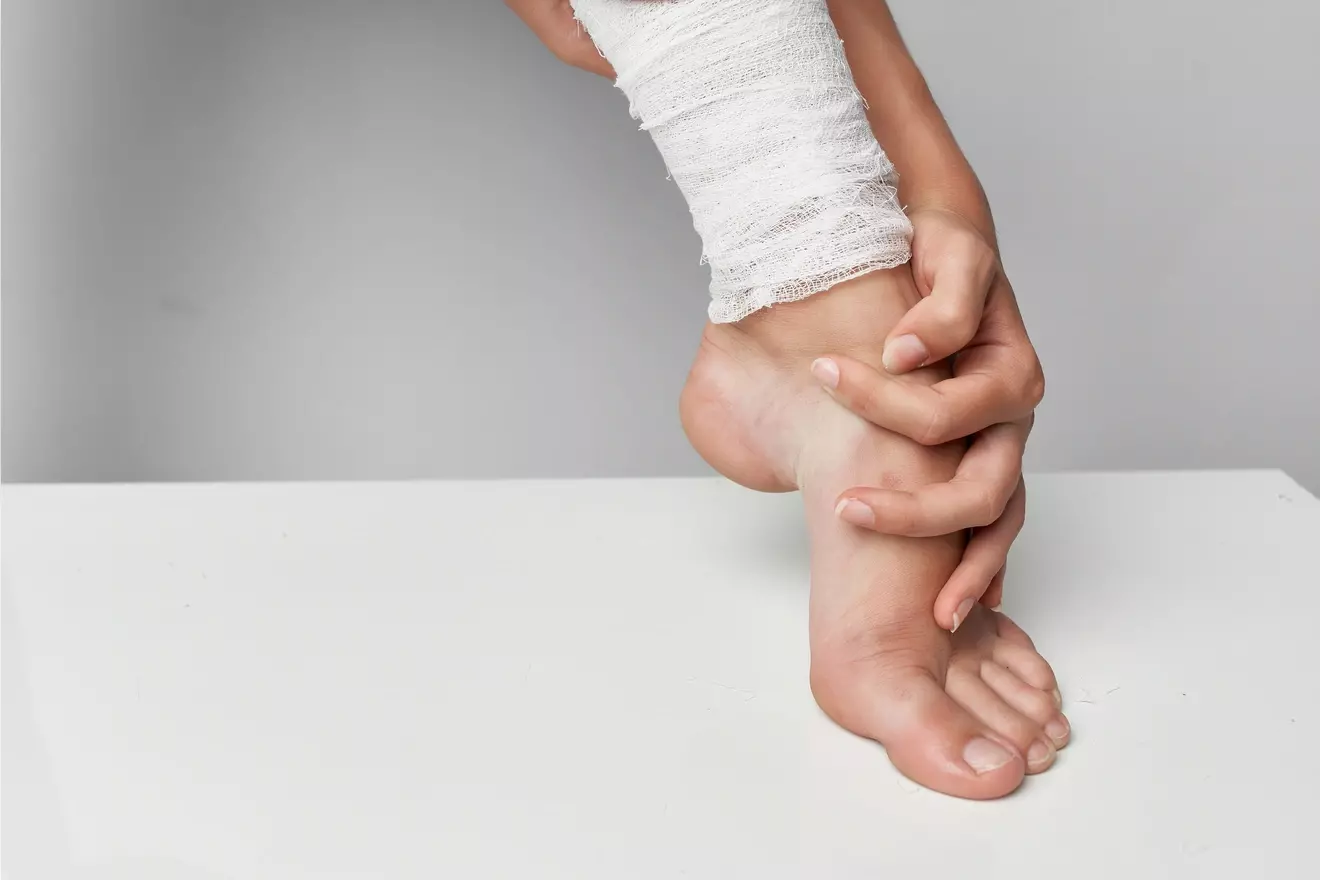 how to know if your ankle is sprained or broken