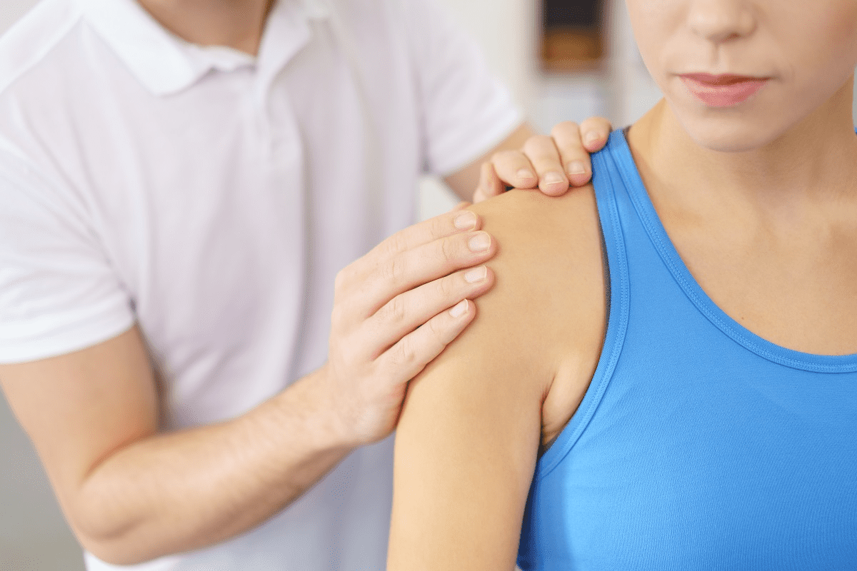 Difference Between Shoulder Impingement and Torn Rotator Cuff Pain Location