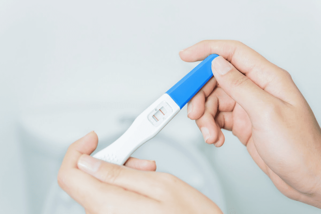 How Does a Pregnancy Test (Urine Test) Work? 2 How Does a Pregnancy Test (Urine Test) Work?