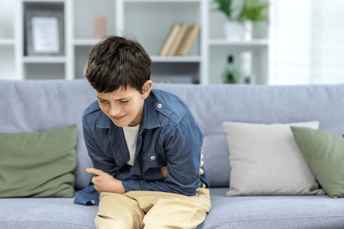 5 Appendicitis Symptoms: When ER is a Must (Uses a number to quantify the symptoms discussed).