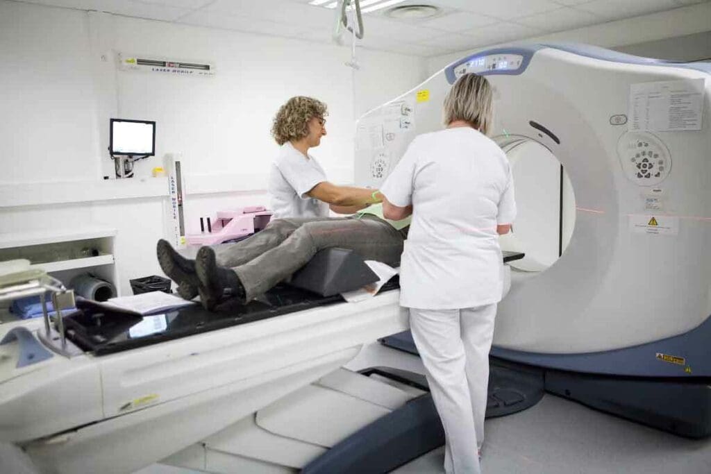 Thyroid Radiotherapy Side Effects: 7 Risks