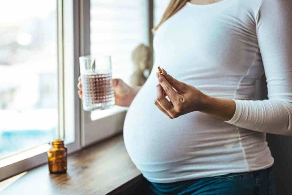 When to Take Folate: The Best Time and Right Dosage During Pregnancy 2 When to Take Folate: The Best Time and Right Dosage During Pregnancy