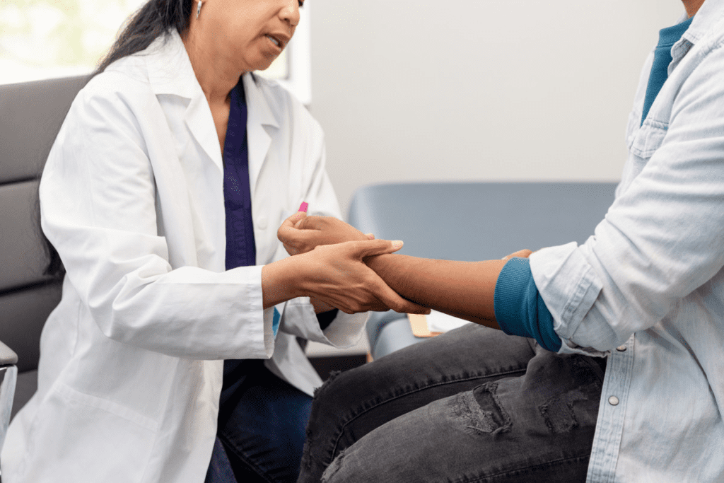 What Type of Doctor Treats Autoimmune Disorders? 2 What Type of Doctor Treats Autoimmune Disorders?