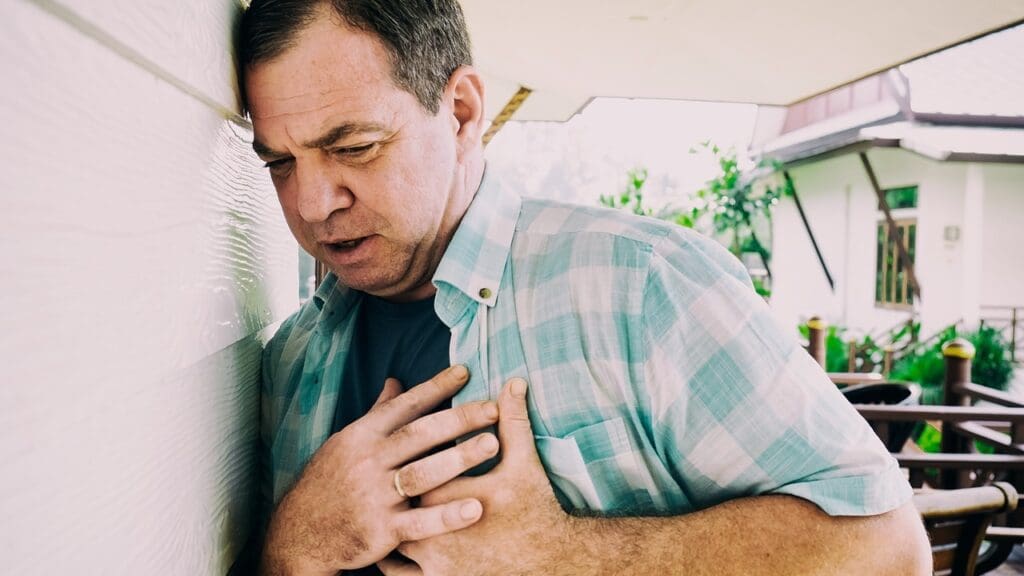 symptoms of aortic stenosis