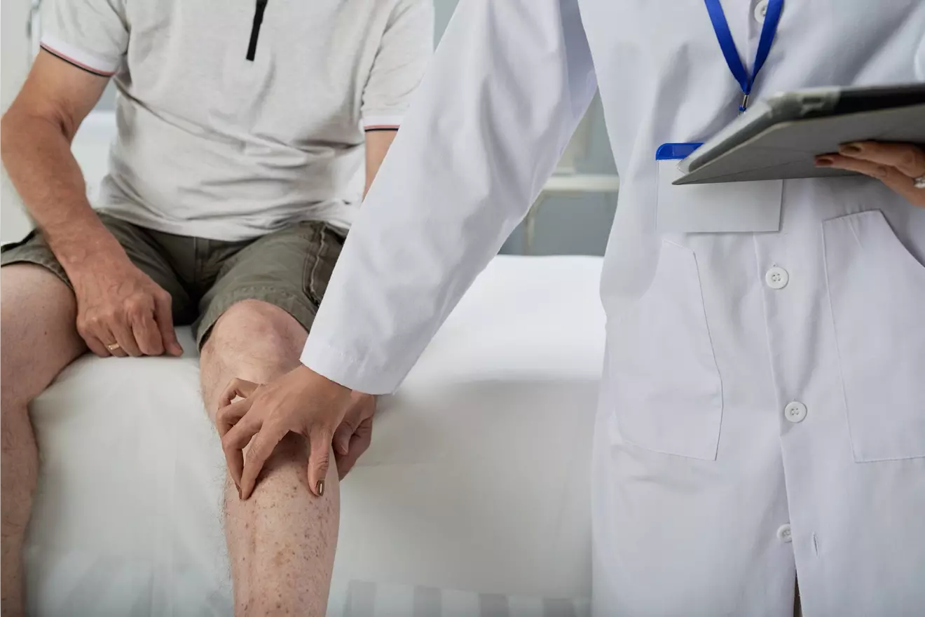why is heat not recommended after knee replacement